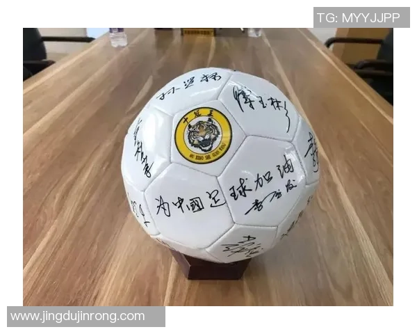 足球卡片制作全过程揭秘 打造属于你的球星收藏珍品